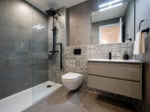 aranżacja łazienki z nową okładziną