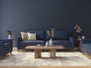 aranżacja wnętrza z granatową kanapą